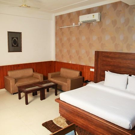 Red Apple Hotel Sangrur エクステリア 写真